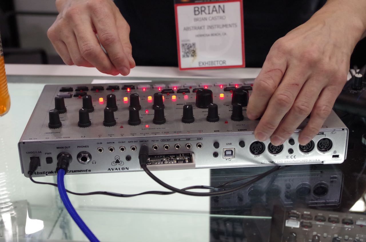Abstrakt Instruments Intros Avalon Bassline 303 Clone With A Twist