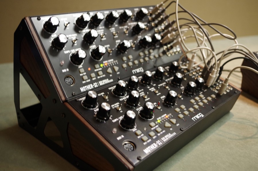 Moog Mother 32 Synthesizer Overview Video – Synthtopia