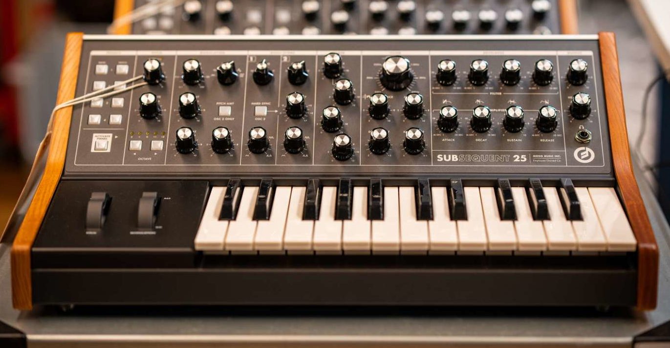 Moog Subsequent 25 Review – Synthtopia