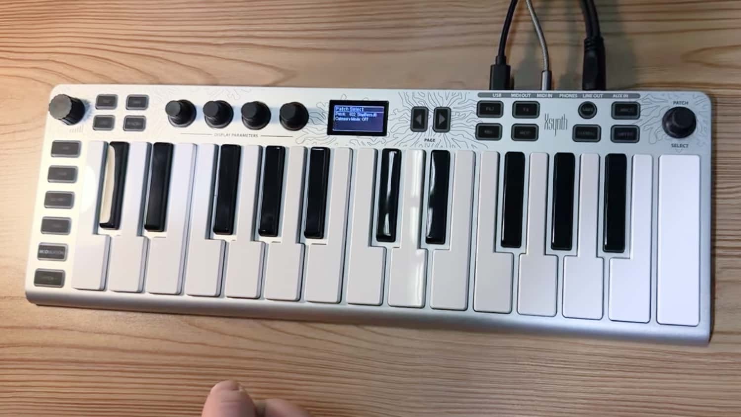 esi-xsynth-synthesizer.jpg